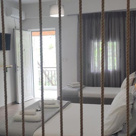 On The Rocks Bed & Breakfast Qeparo Bagian luar foto