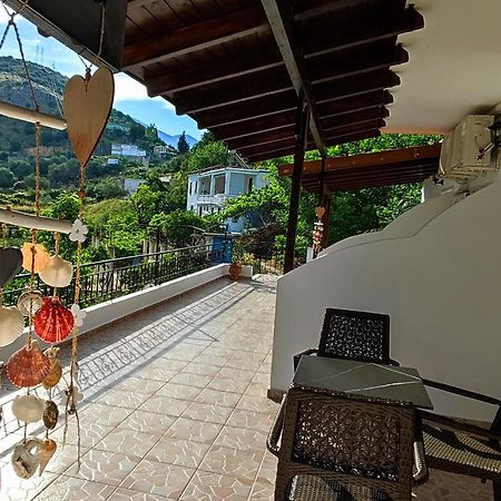 On The Rocks Bed & Breakfast Qeparo Ruang foto