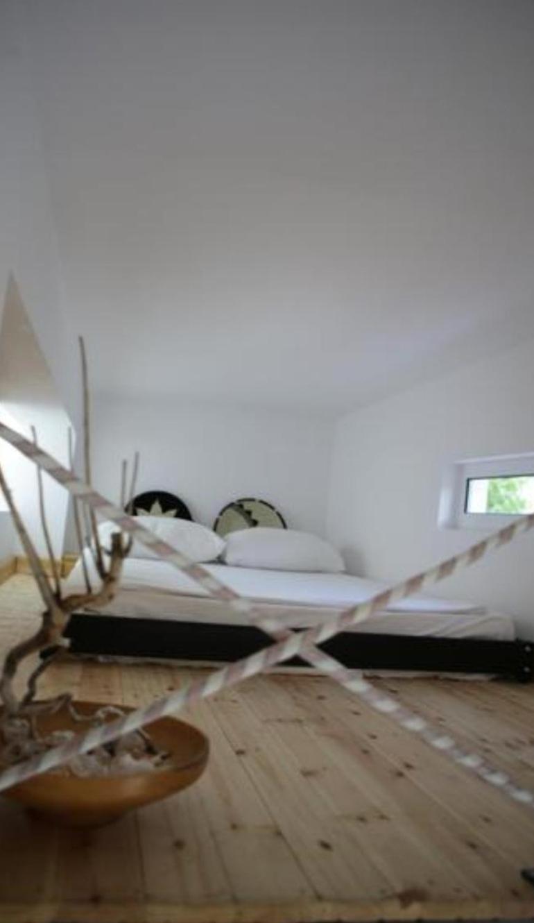 On The Rocks Bed & Breakfast Qeparo Bagian luar foto