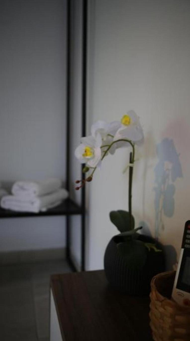On The Rocks Bed & Breakfast Qeparo Bagian luar foto
