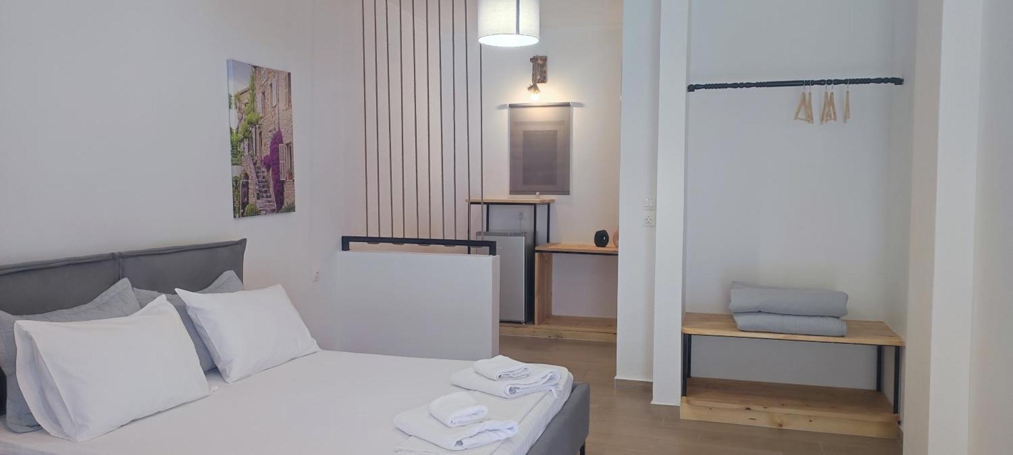 On The Rocks Bed & Breakfast Qeparo Bagian luar foto
