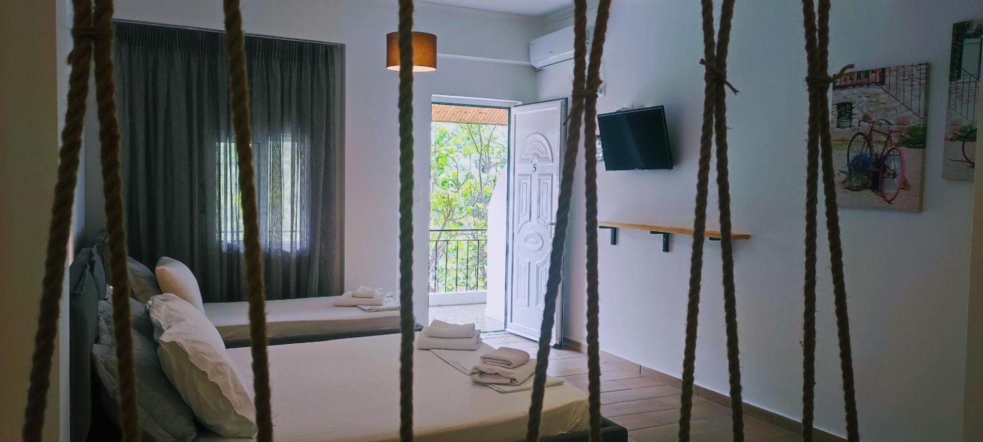 On The Rocks Bed & Breakfast Qeparo Bagian luar foto